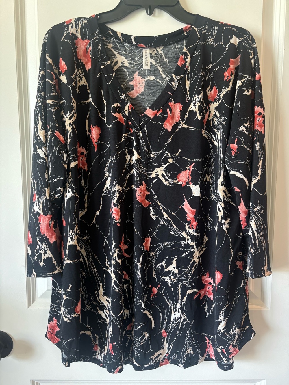 Dear Scarlett XL Black Pink Marble Print V-Neck Tunic Top NWT Flowy Blouse